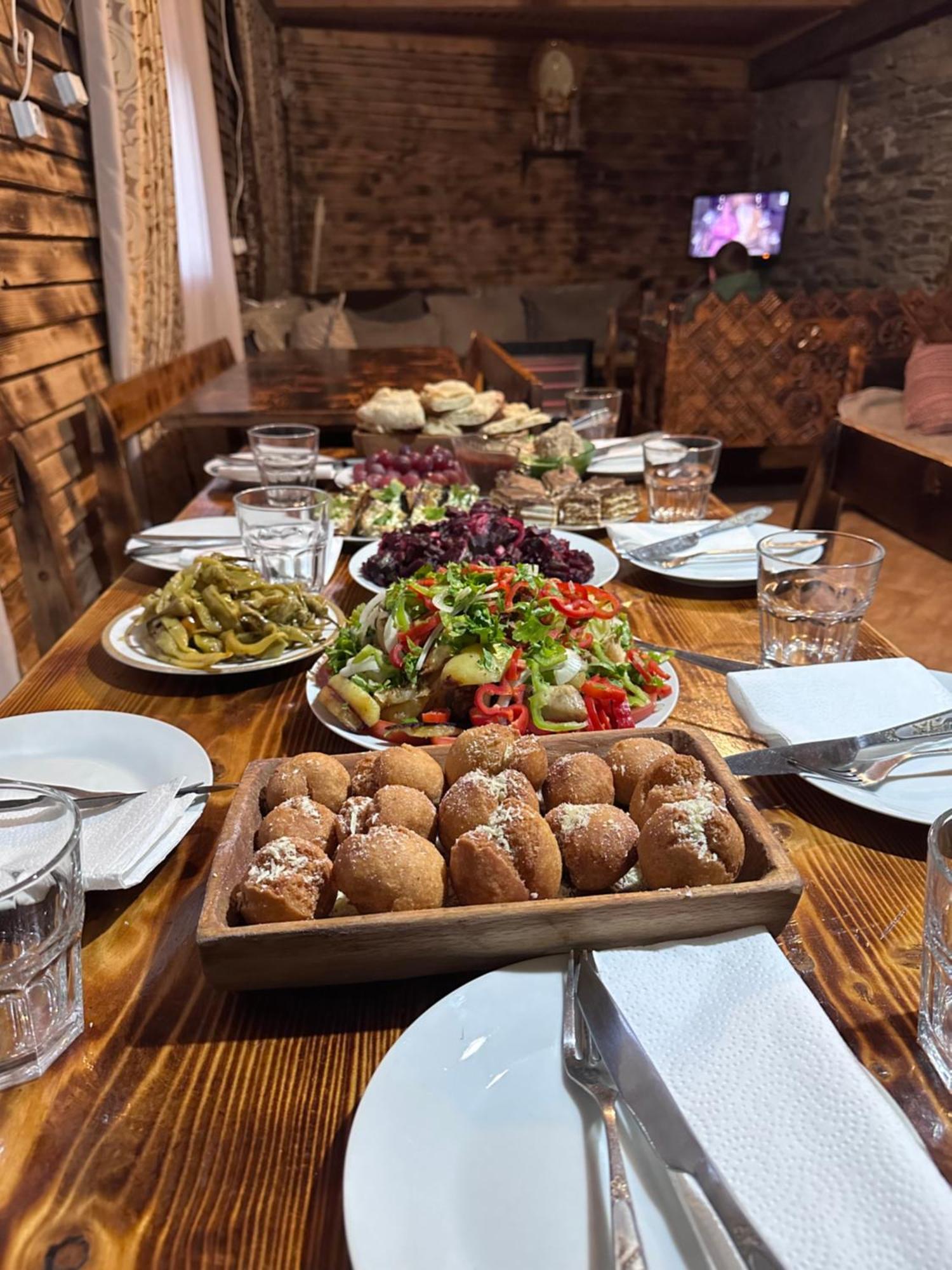 Old House Hotel Ushguli ภายนอก รูปภาพ