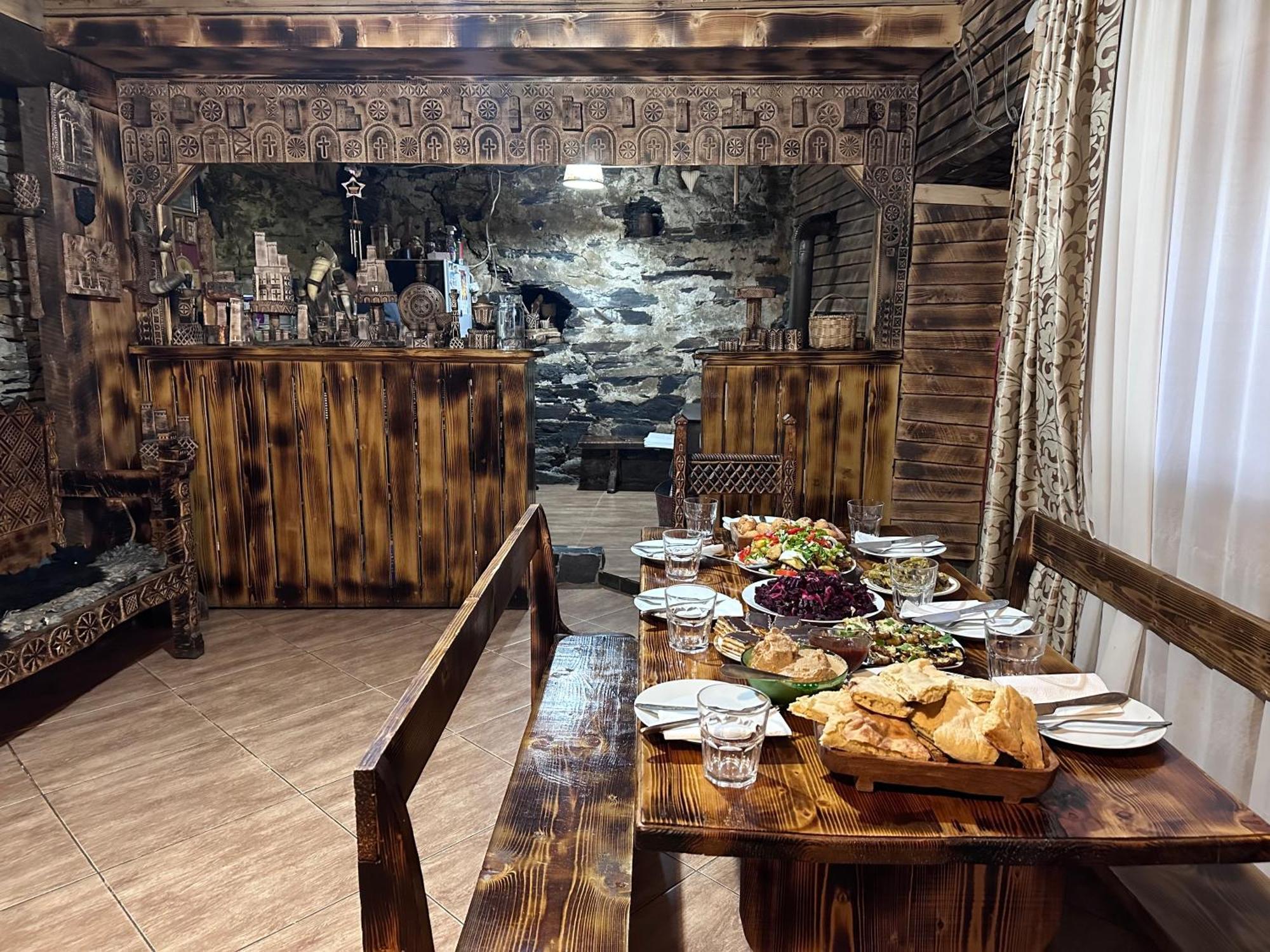 Old House Hotel Ushguli ภายนอก รูปภาพ