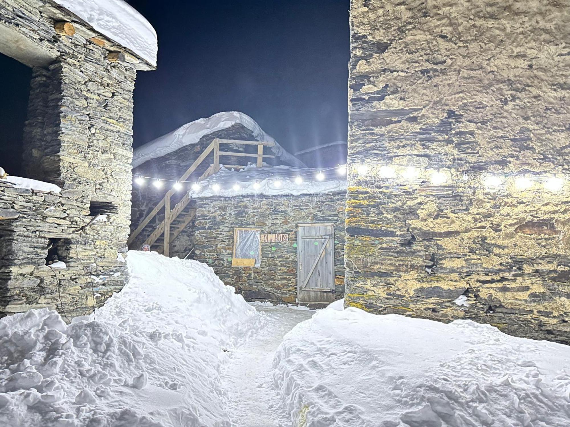 Old House Hotel Ushguli ภายนอก รูปภาพ