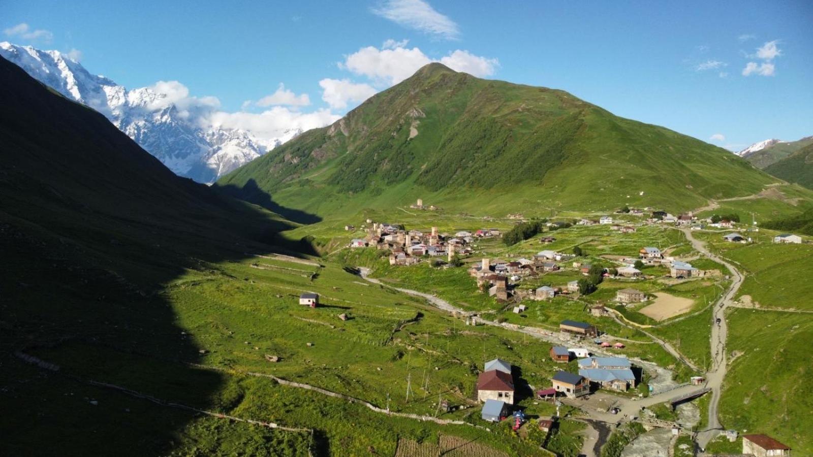 Old House Hotel Ushguli ภายนอก รูปภาพ