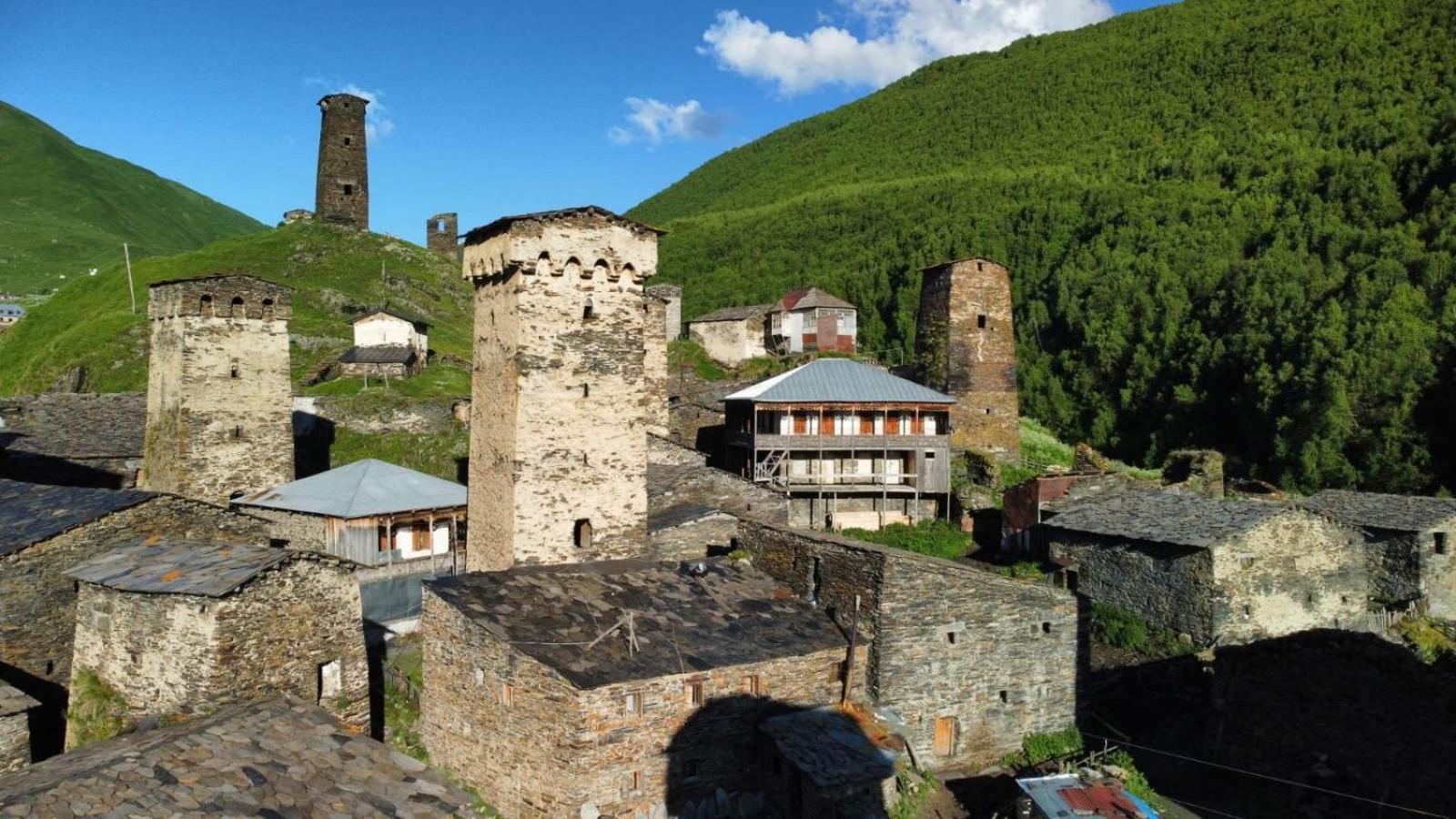 Old House Hotel Ushguli ภายนอก รูปภาพ